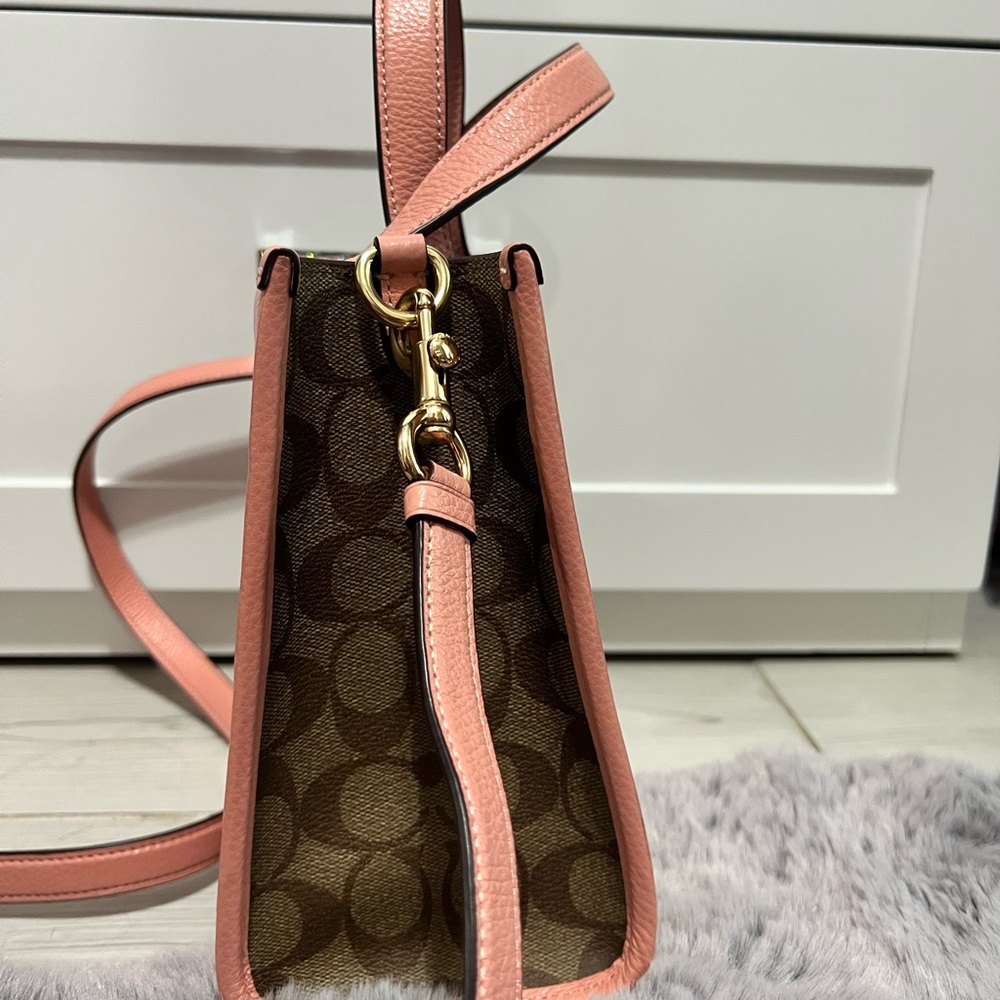 Coach Dempsey Tote 22 With Creature Patches